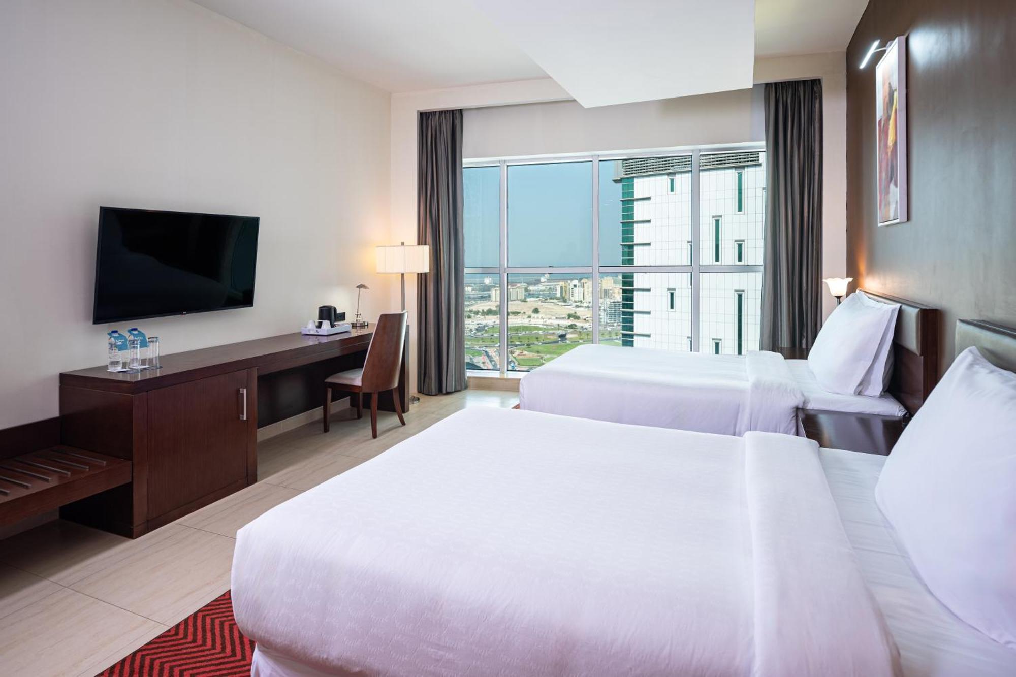 Four Points By Sheraton Sharjah Bagian luar foto