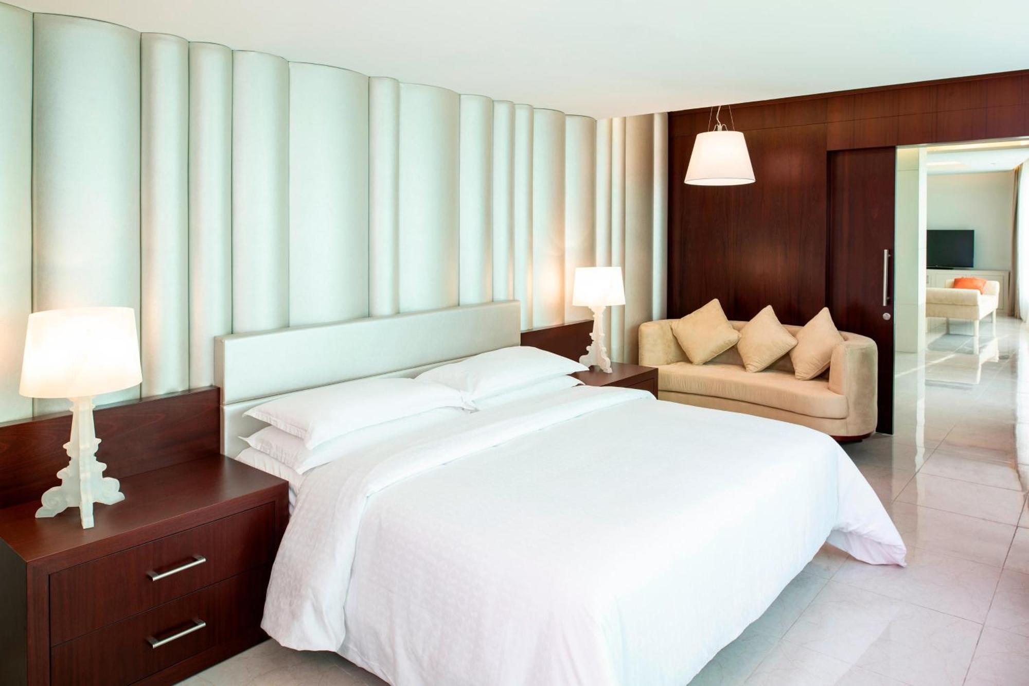 Four Points By Sheraton Sharjah Bagian luar foto