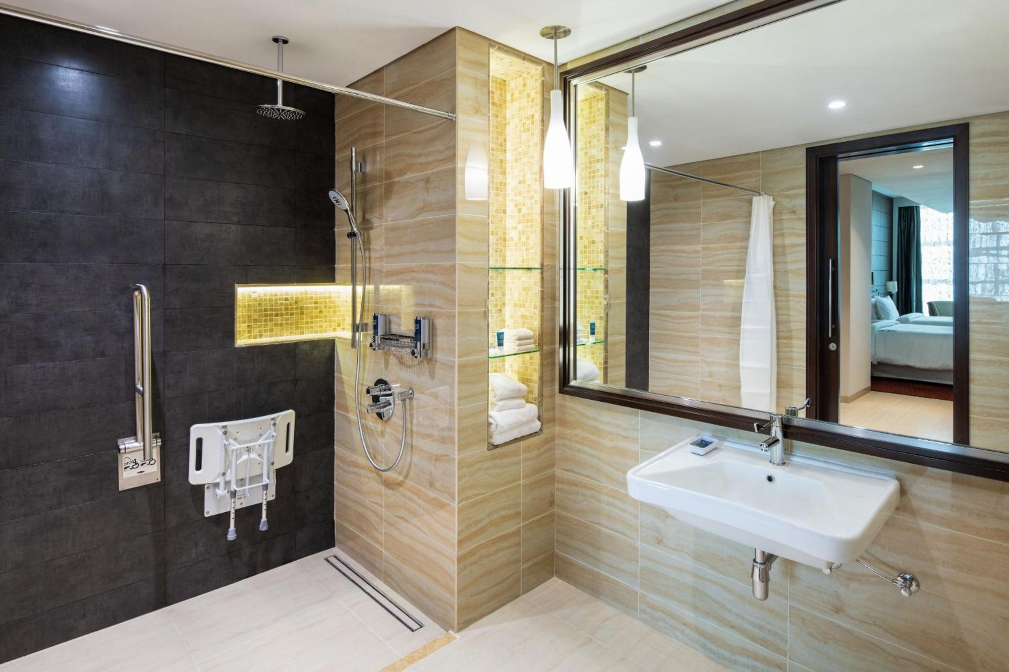 Four Points By Sheraton Sharjah Bagian luar foto