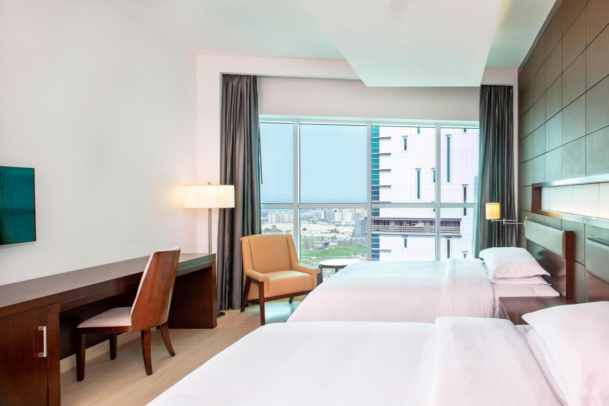 Four Points By Sheraton Sharjah Bagian luar foto