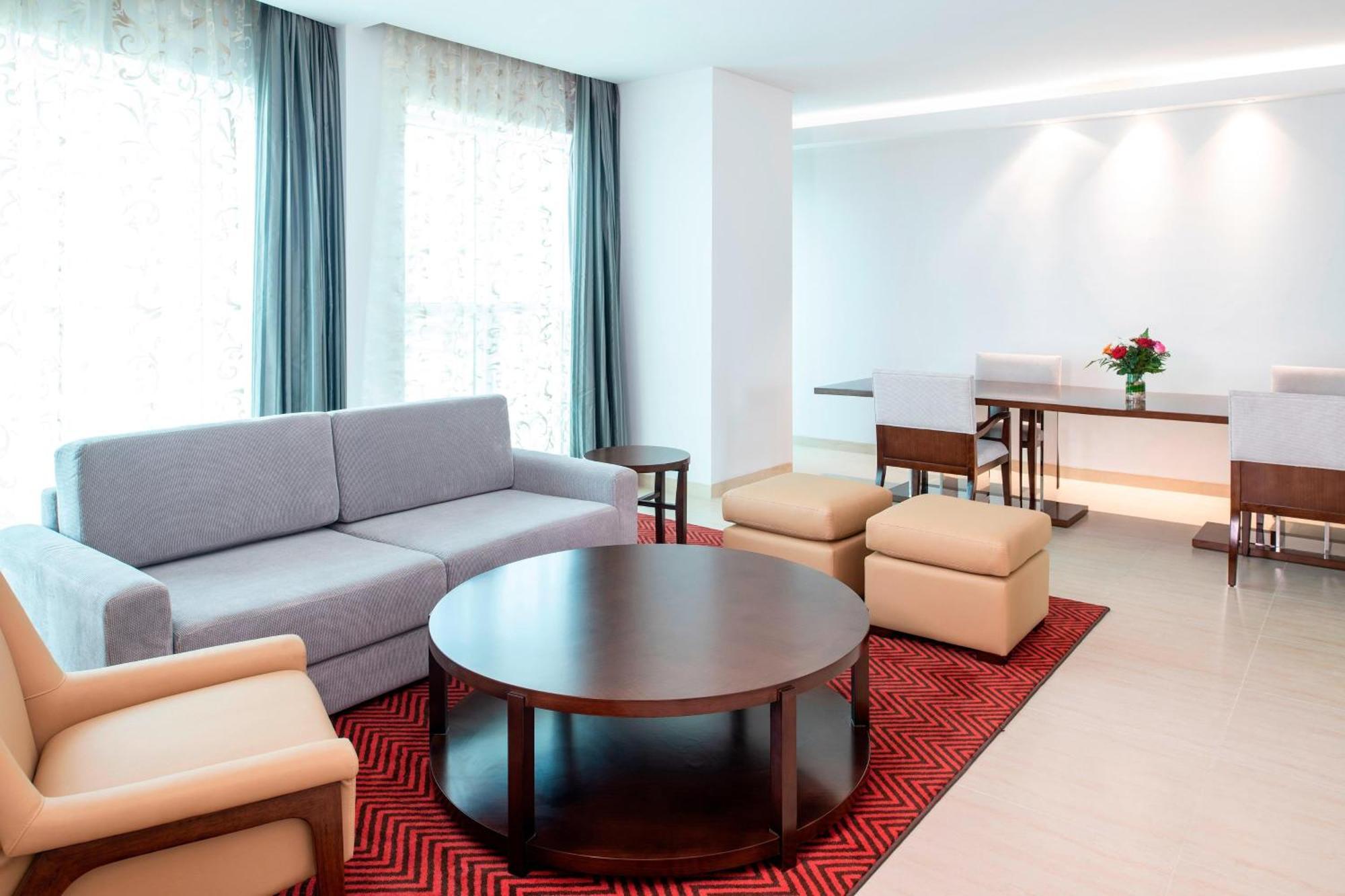 Four Points By Sheraton Sharjah Bagian luar foto