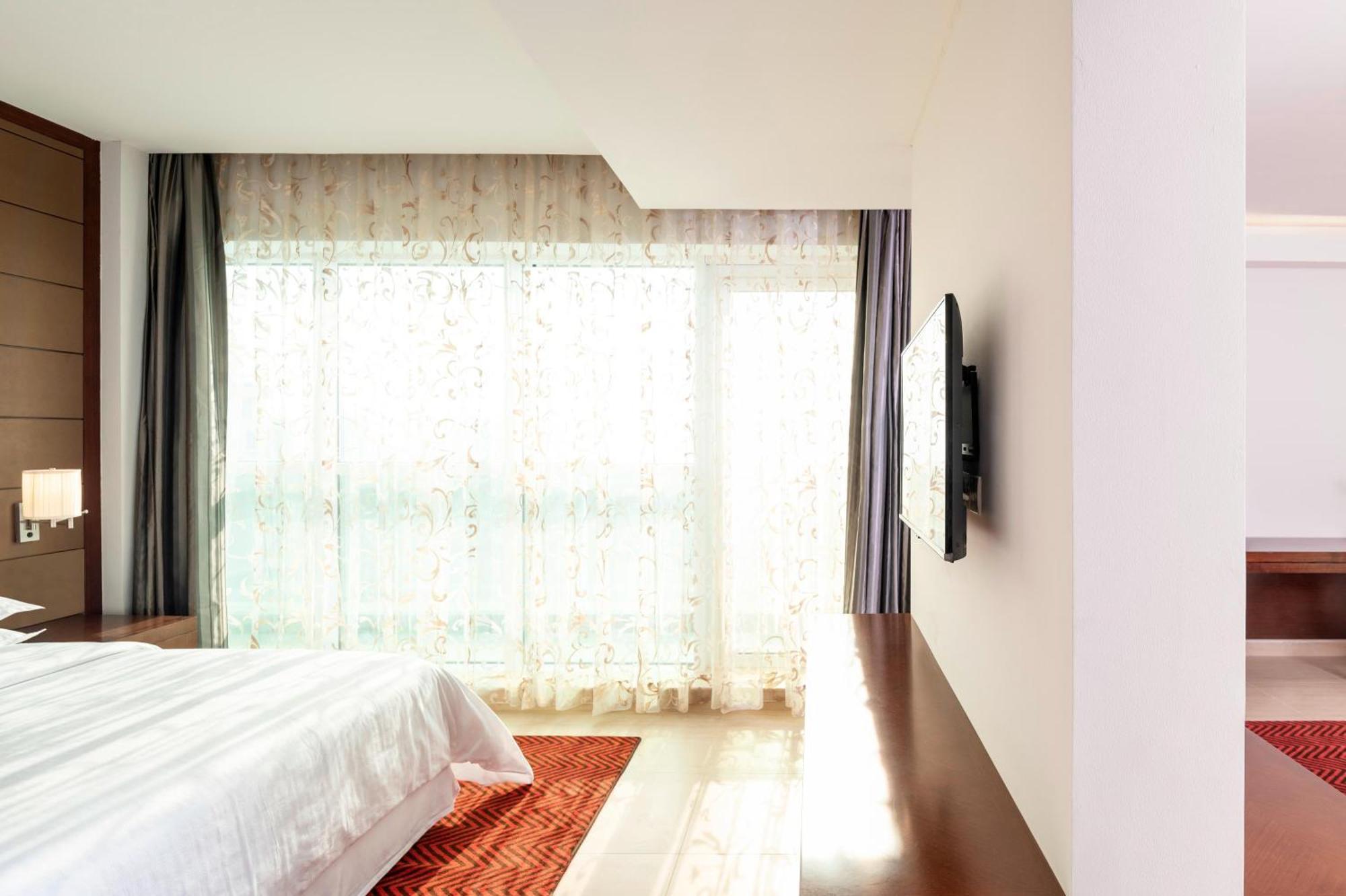 Four Points By Sheraton Sharjah Bagian luar foto