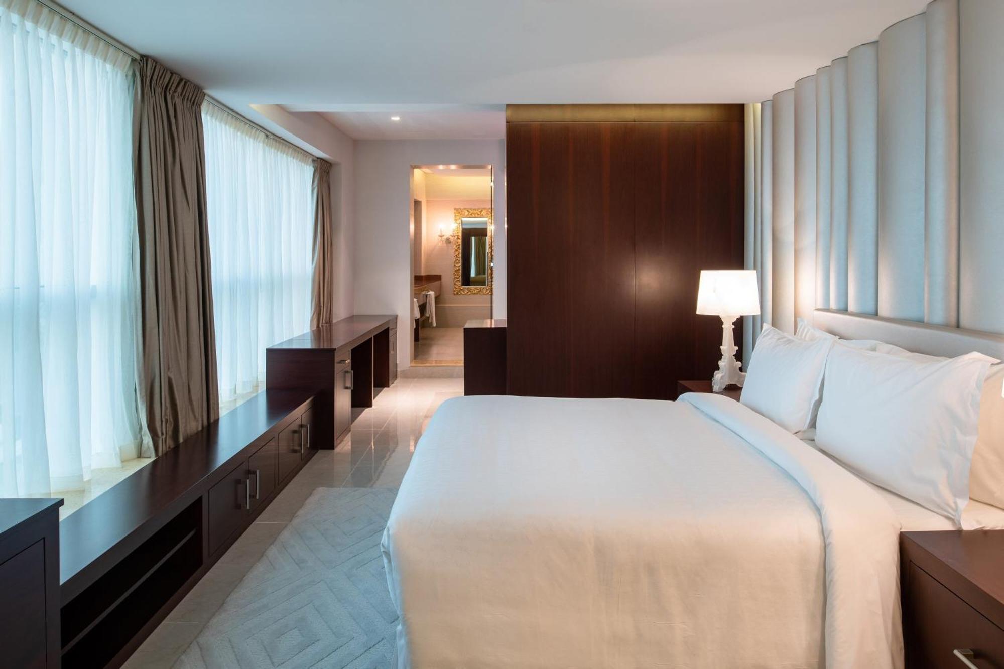Four Points By Sheraton Sharjah Bagian luar foto