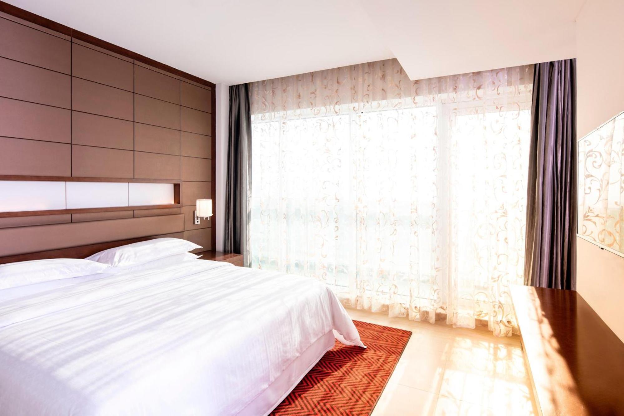 Four Points By Sheraton Sharjah Bagian luar foto
