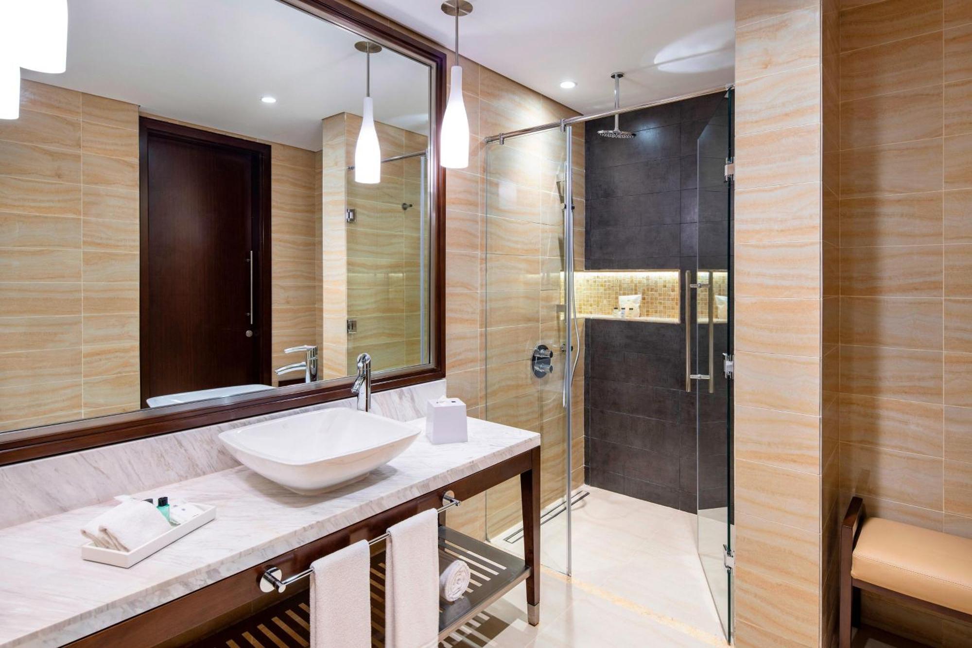 Four Points By Sheraton Sharjah Bagian luar foto